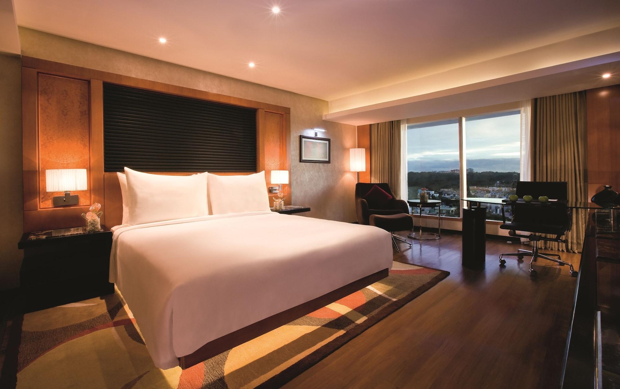Gokulam Grand Hotel & Spa Bangalore Zimmer foto