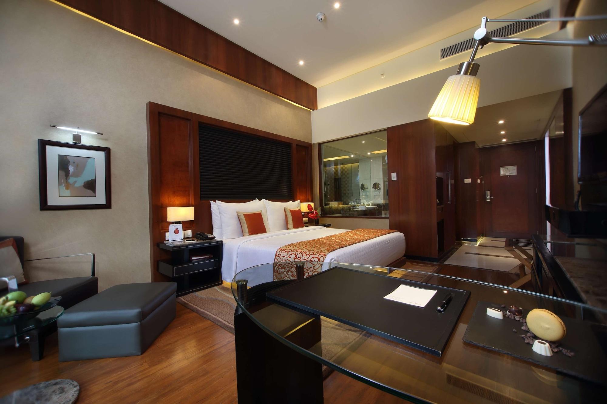Gokulam Grand Hotel & Spa Bangalore Exterior foto