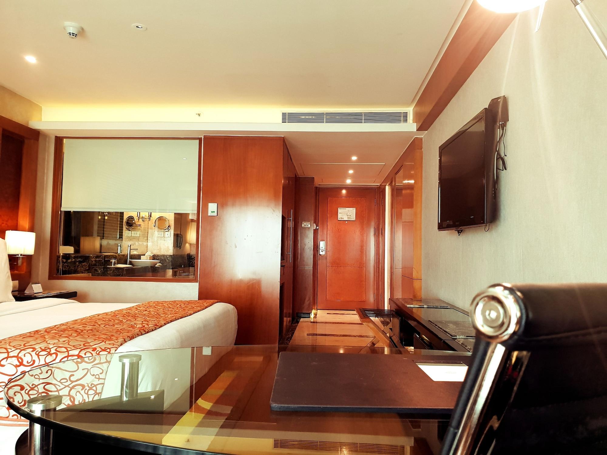 Gokulam Grand Hotel & Spa Bangalore Exterior foto