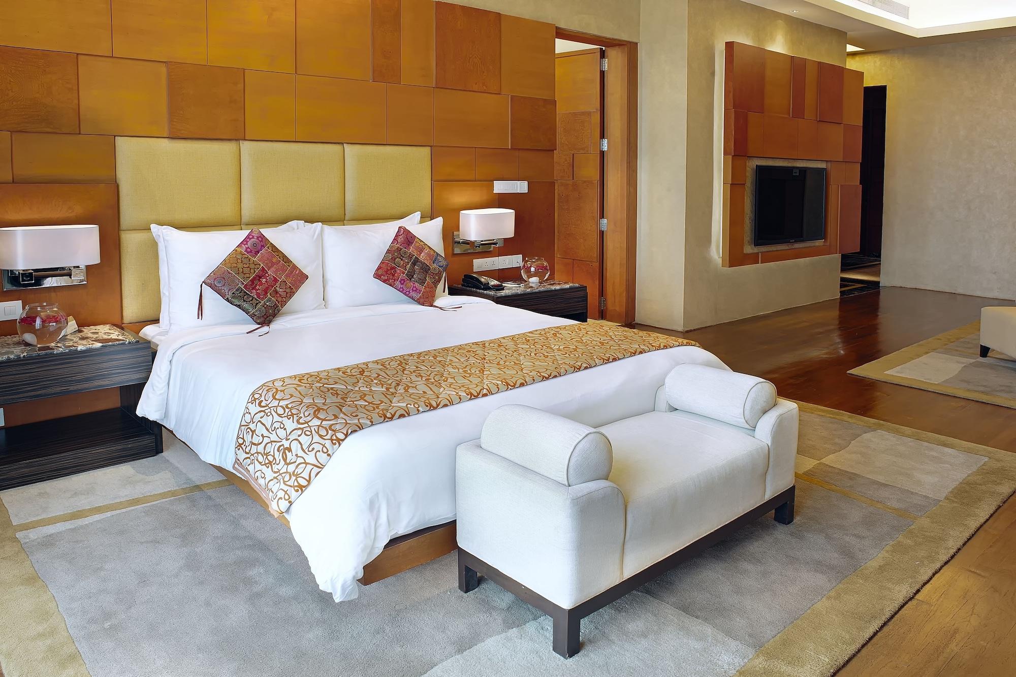 Gokulam Grand Hotel & Spa Bangalore Exterior foto
