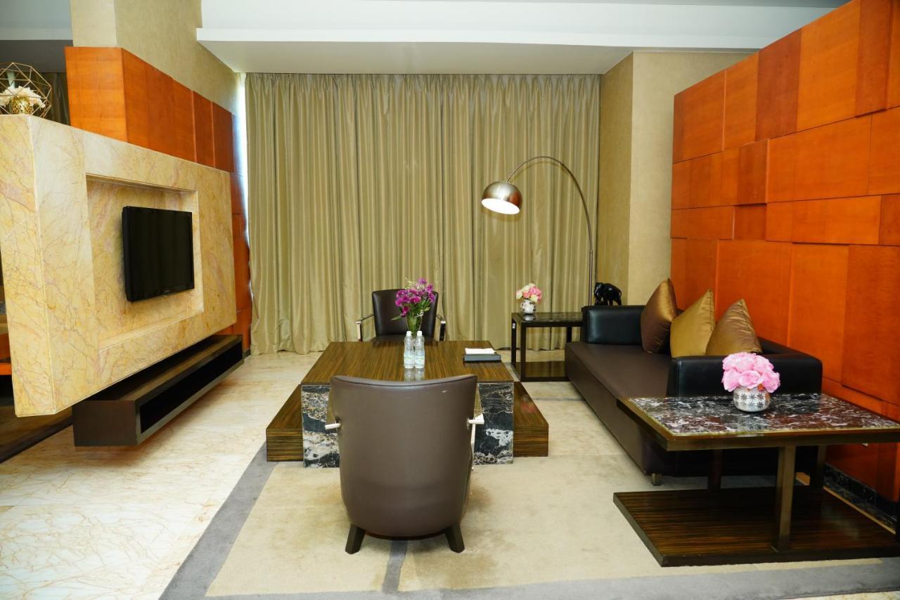 Gokulam Grand Hotel & Spa Bangalore Exterior foto