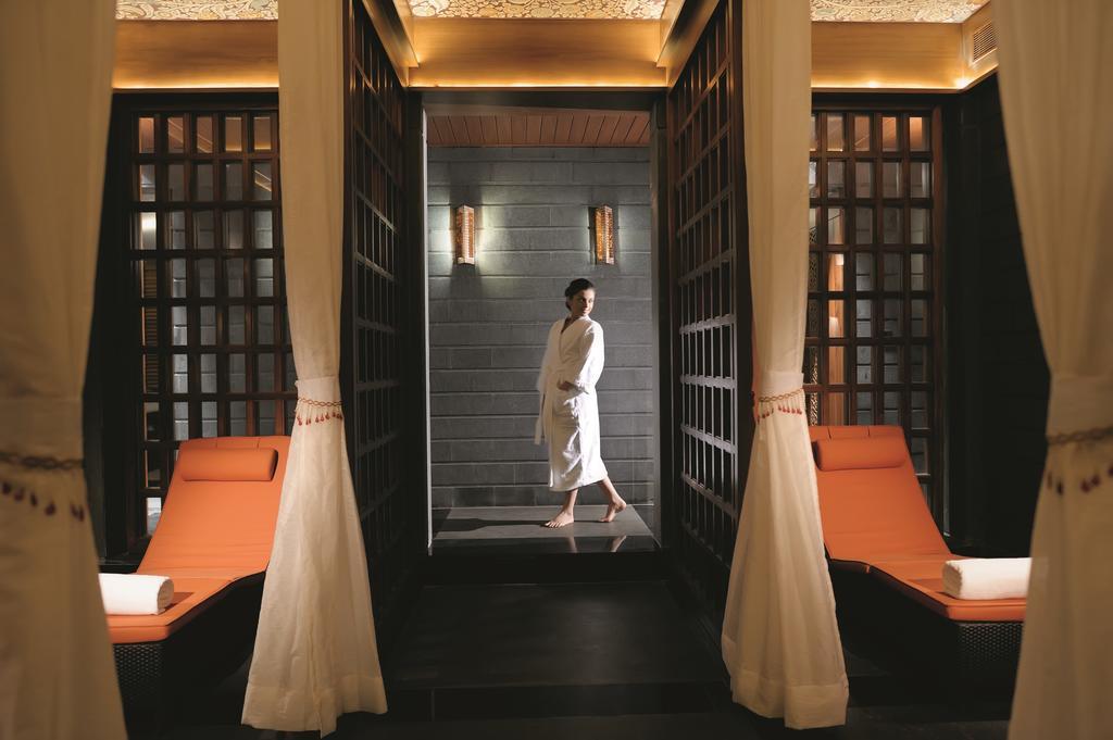 Gokulam Grand Hotel & Spa Bangalore Exterior foto