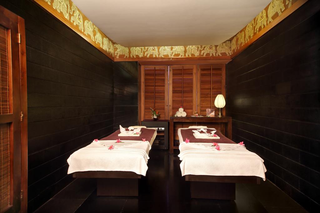 Gokulam Grand Hotel & Spa Bangalore Exterior foto