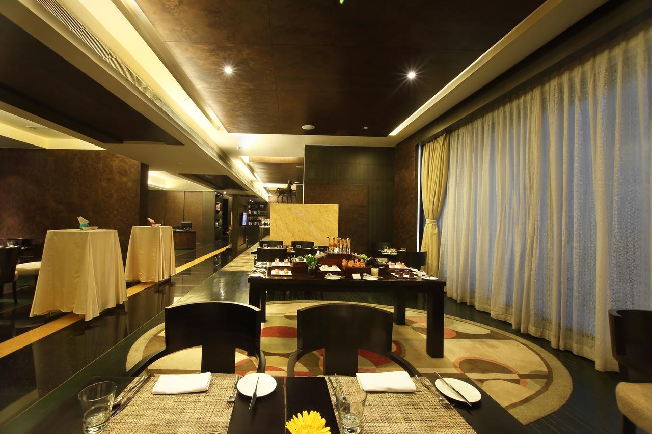 Gokulam Grand Hotel & Spa Bangalore Exterior foto