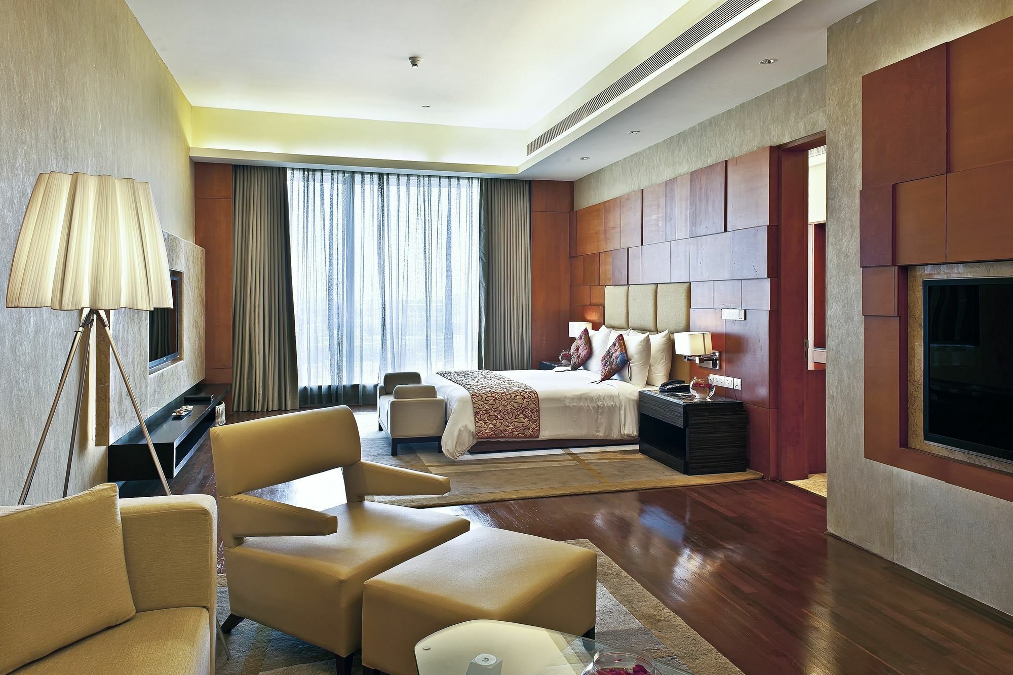 Gokulam Grand Hotel & Spa Bangalore Exterior foto